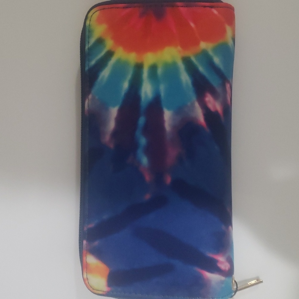 Wallet tye dye